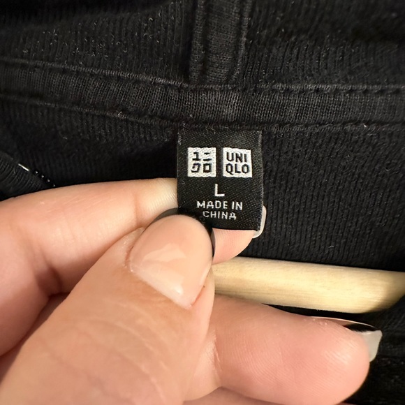 Uniqlo L Unisex hoody with thumb holes - Picture 3 of 3
